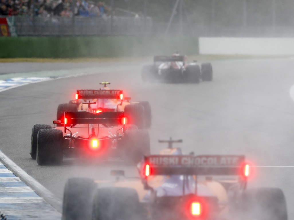 anti-intrusion panel, coloured rain lights | PlanetF1 : PlanetF1