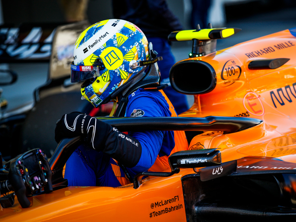 F1 2020 My Driver Career - Sivu 3 Lando-Norris-climbs-out-of-McLaren-PA
