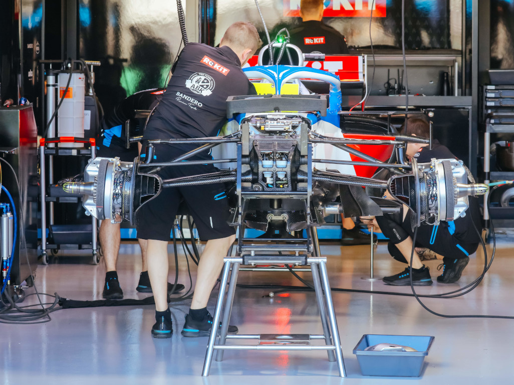 Williams garage FW43