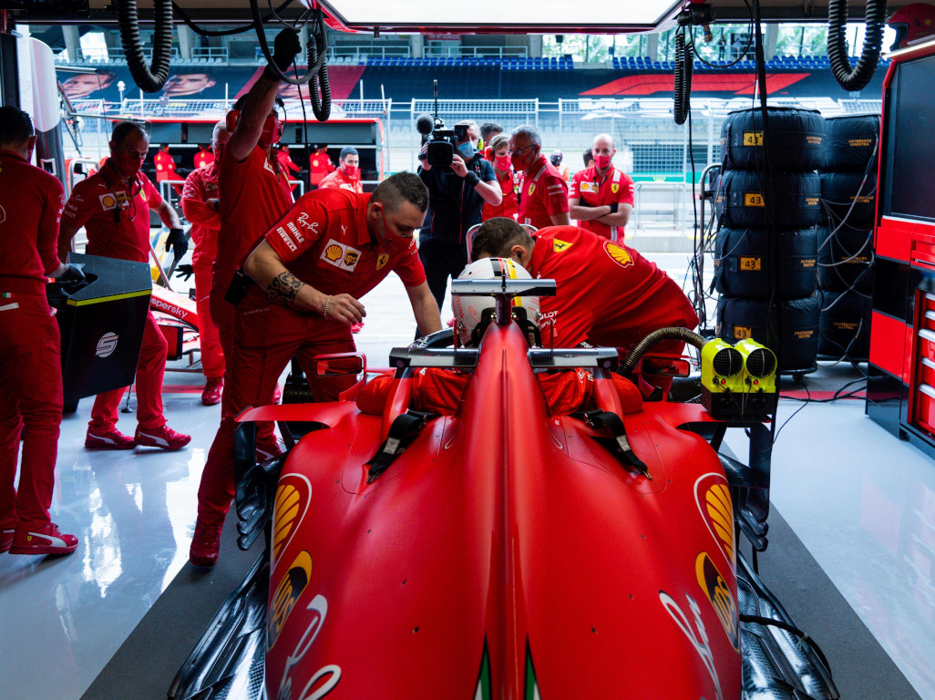 Sebastian Vettel Ferrari garage 2020 pa