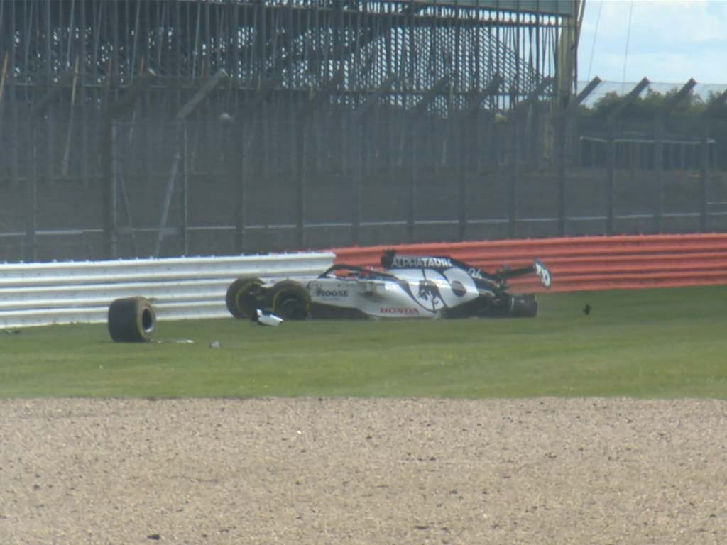 Daniil Kvyat crash