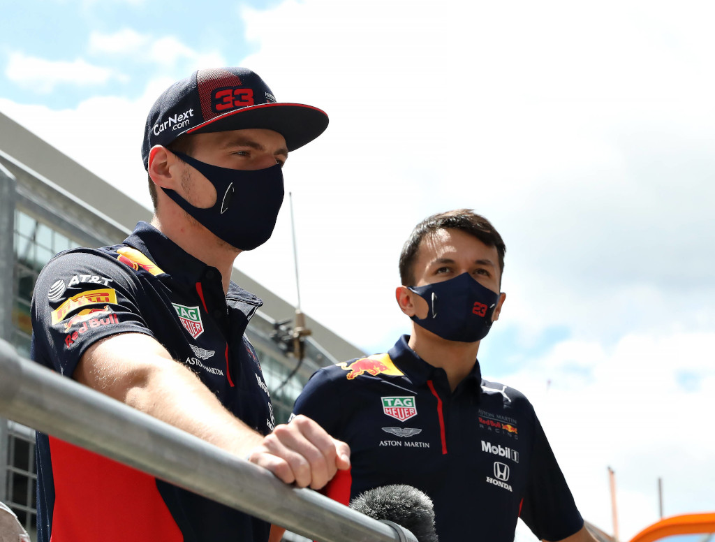 Max Verstappen和Alexander Albon