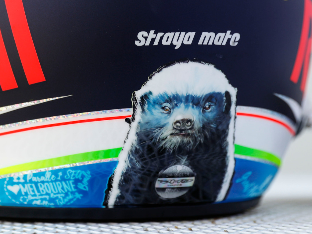 Daniel ricciardo best sale honey badger helmet