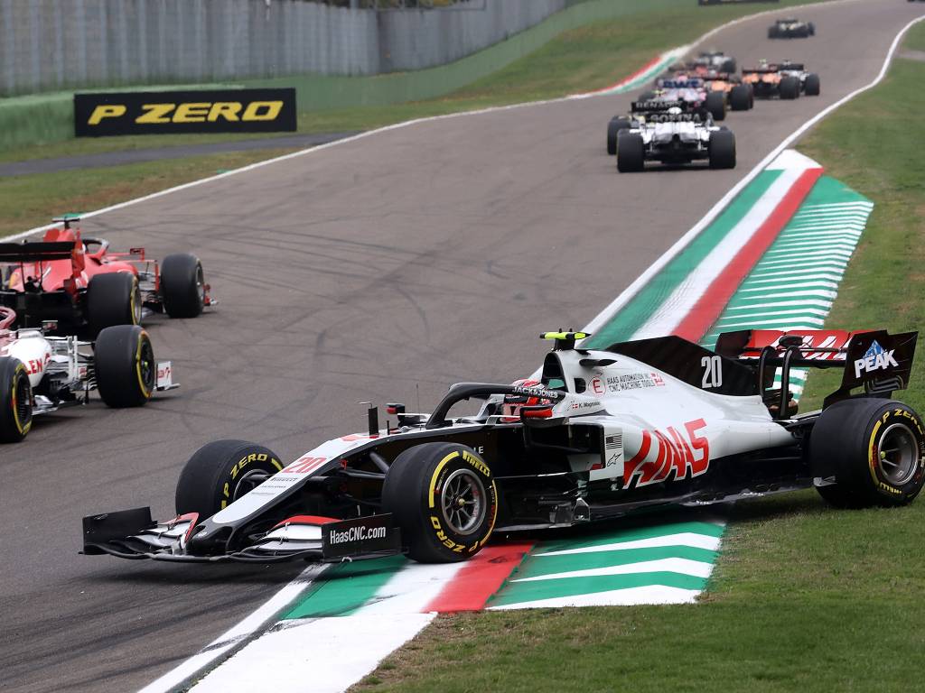 Kevin Magnussen Fait Tourner Sa Haas Lors Du Premier Tour Du Grand Prix D'Émilie-Romagne