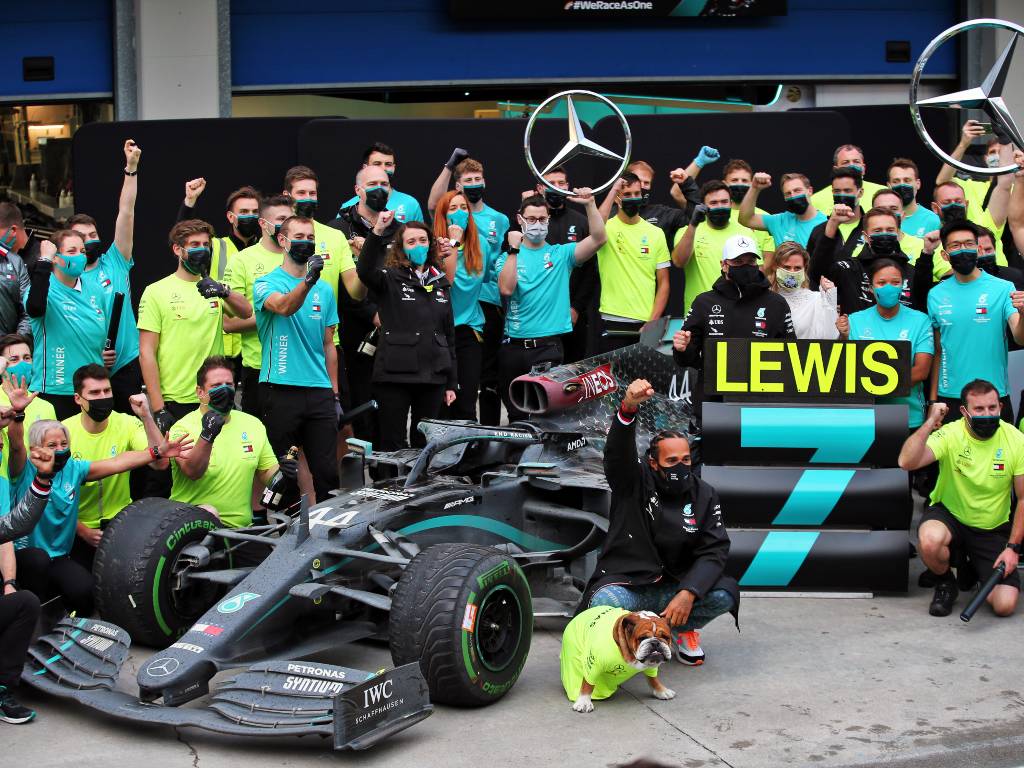 Mercedes Célèbre Le Septième Championnat Du Monde Pour Lewis Hamilton