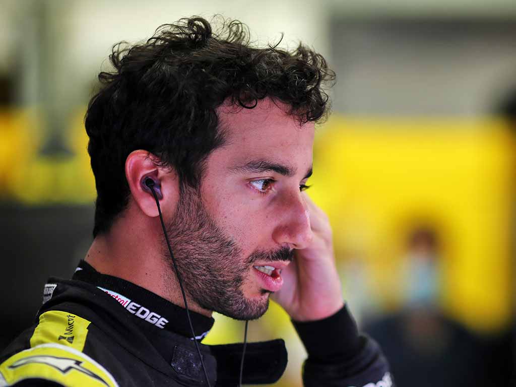 F1 defends crash replays after Daniel Ricciardo criticism