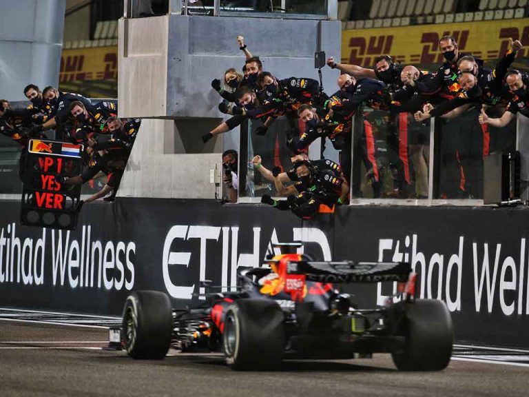 Race Max Verstappen leads every lap in Abu Dhabi F1