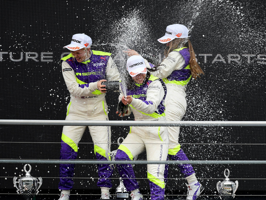 Femmes De La Série W Dans Le Sport Automobile