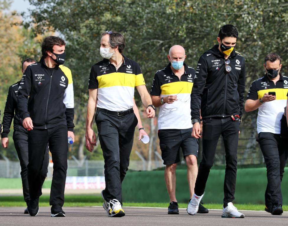 Fernando Alonso Et Esteban Ocon Lors D'Une Marche Sur Piste Renault