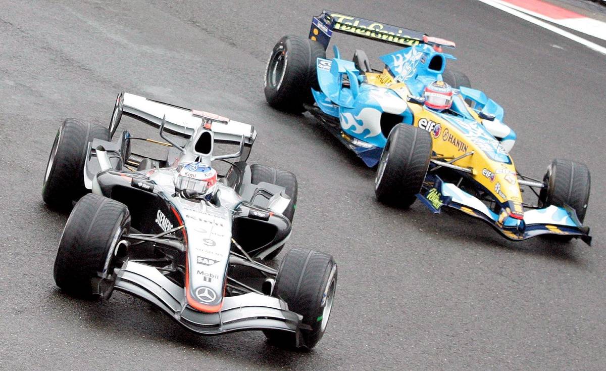Kimi Raikkonenas, „McLaren“, Fernando Alonso, „Renault“, 2005 m. Belgijos Grand Prix