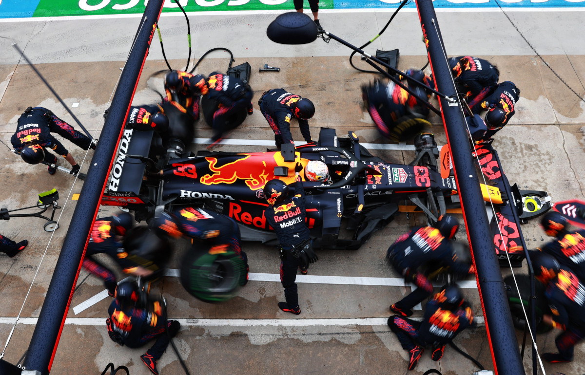 Red Bull pit stop