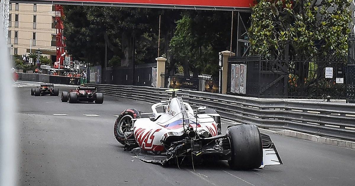 在2021年的摩纳哥大奖赛上，米克·舒马赫在FP3赛车中发生撞车后的哈斯
