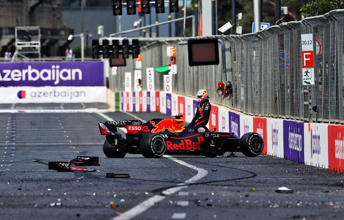 Verstappen Crash : Max Verstappen Crashes Out In Final Practice For ...