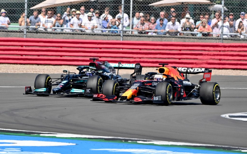 Lewis Hamilton and Max Verstappen battle
