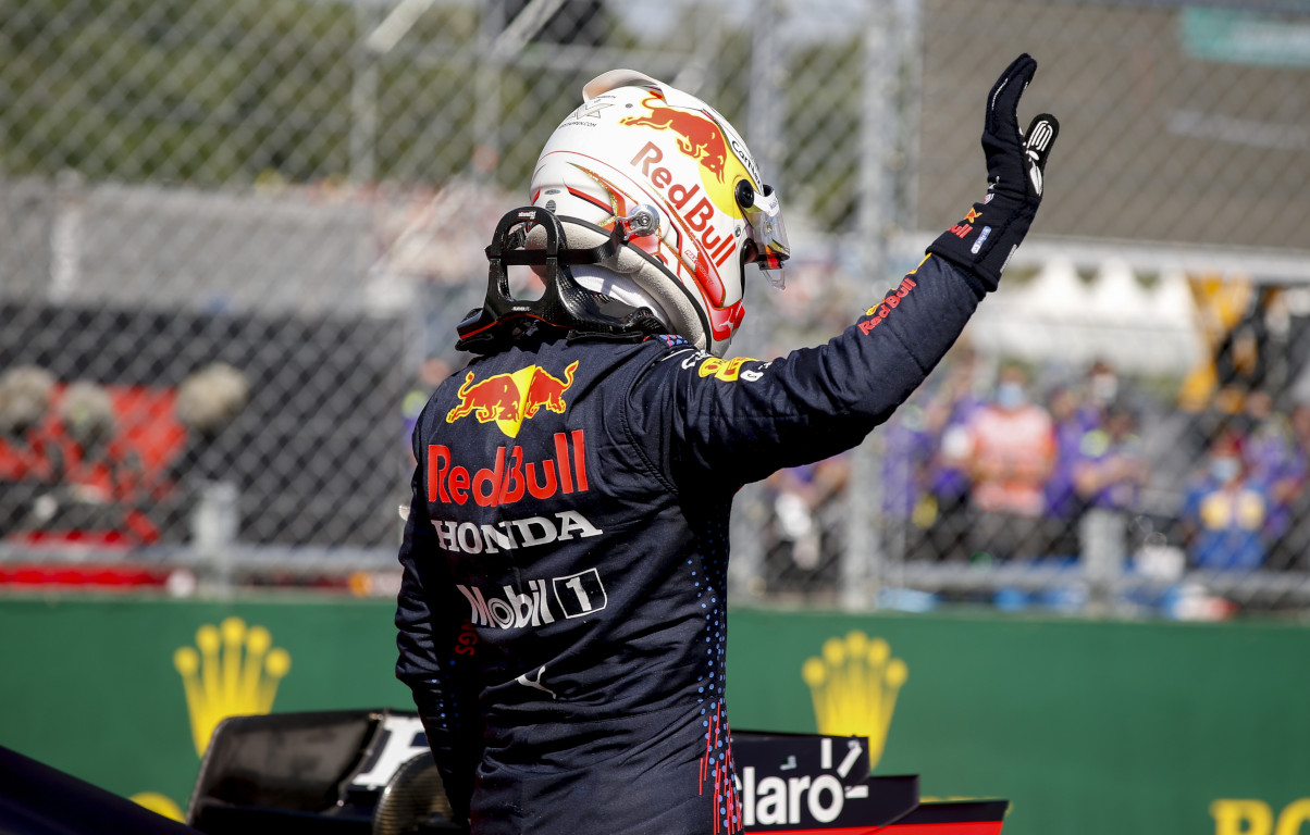 Max Verstappen waves