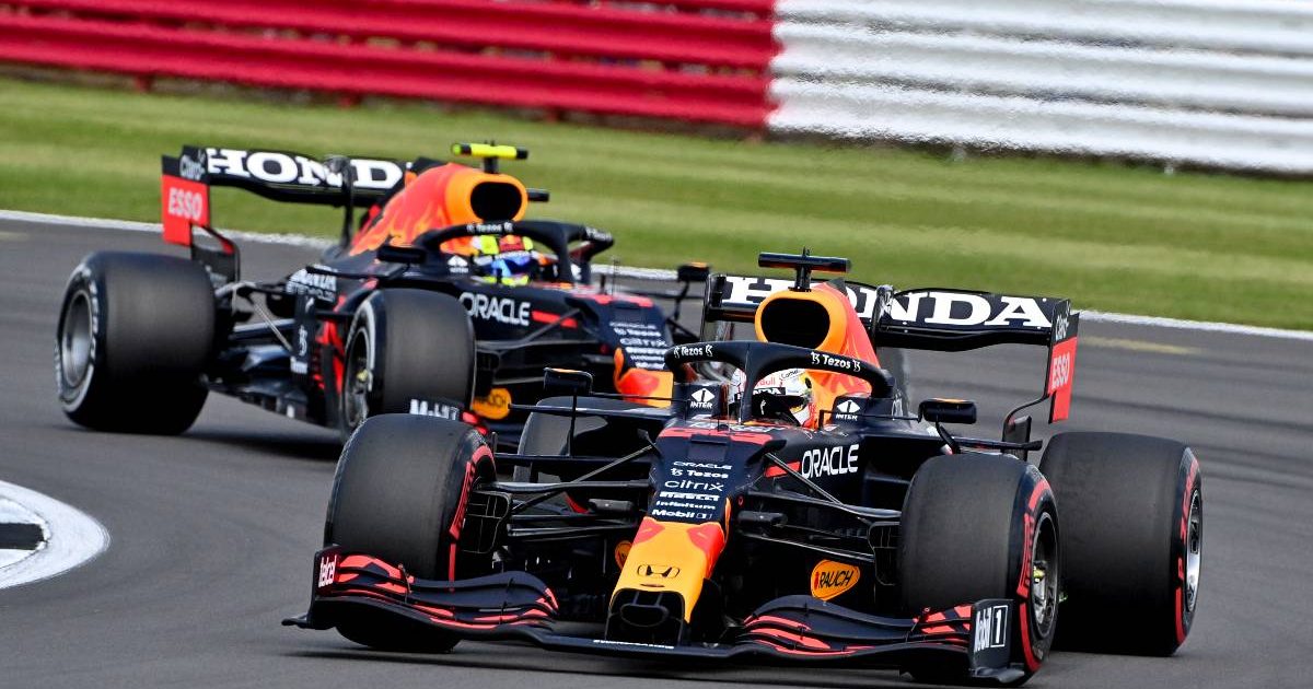 红牛车队的Max Verstappen和Sergio Perez，英国大奖赛。2021年银石赛道。