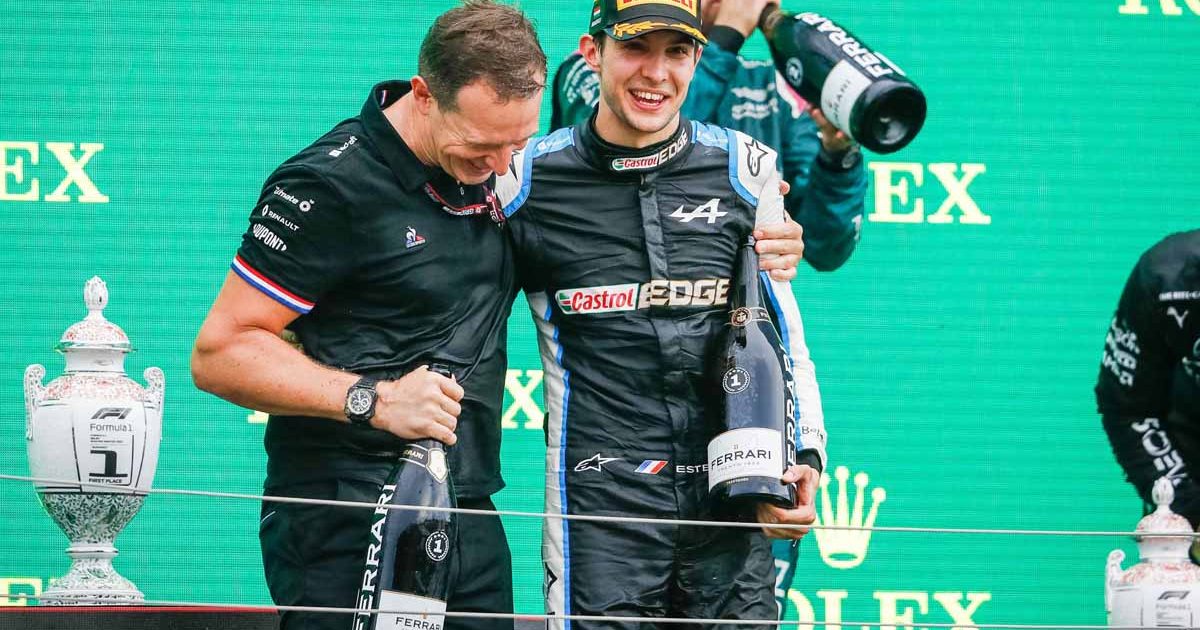 Esteban Ocon和Laurent Rossi庆祝赢得2021年匈牙利大奖赛