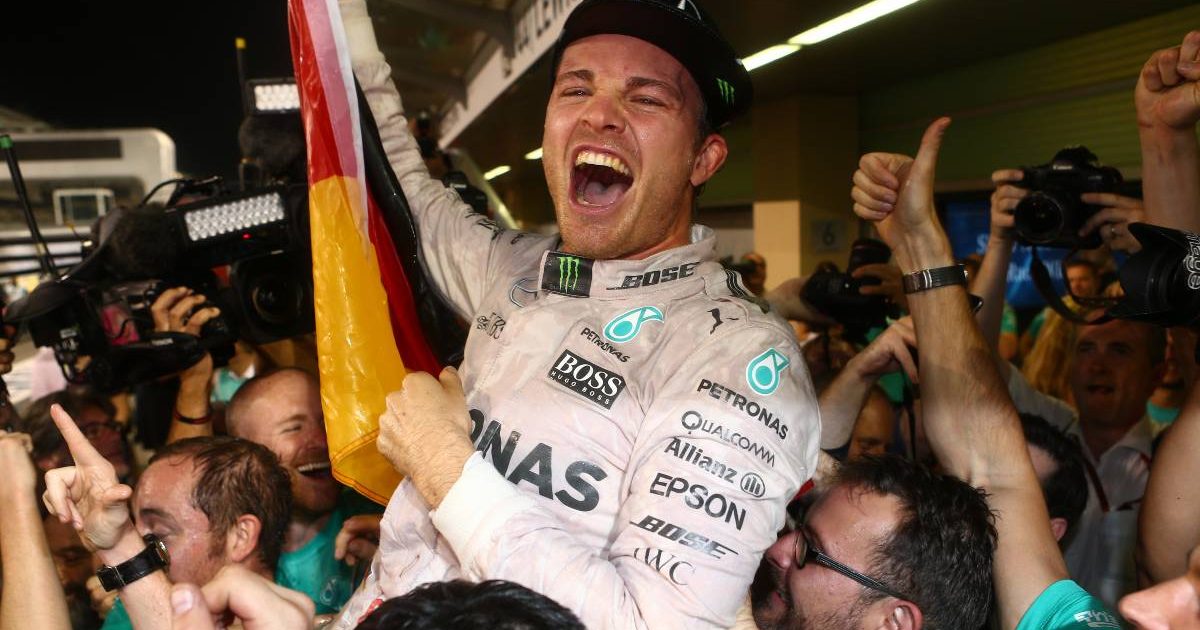 尼科·罗斯伯格(Nico Rosberg)庆祝赢得世界冠军。2016年11月。