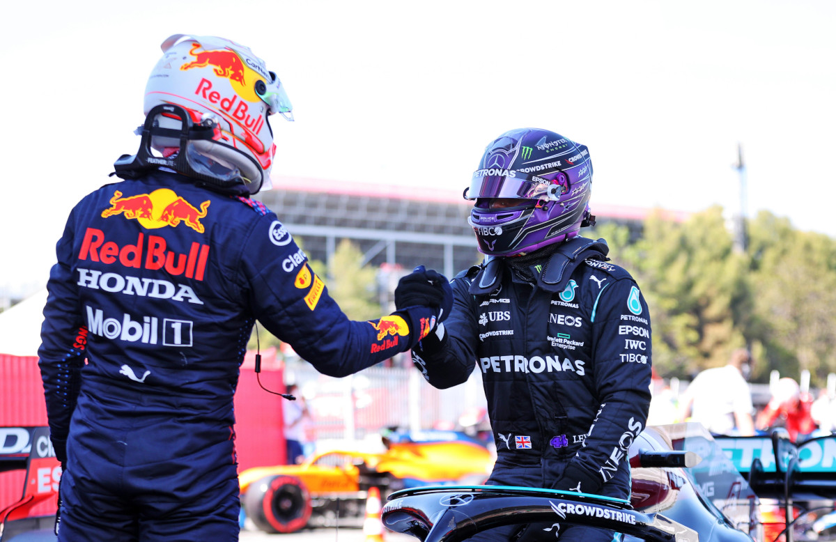 Max Verstappen hand shake Lewis Hamilton. Spain May 2021