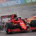 Carlos Sainz [Ferrari]在一个湿比利时行动。2021年8月。