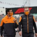 丹尼尔·里卡多和安德烈亚斯·赛德尔在荷兰大奖赛。2021年9月Zandvoort。