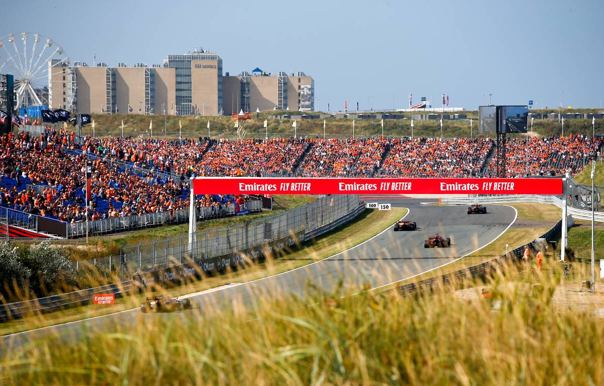 荷兰大奖赛练习赛当天的赛道概貌。赞德沃特2021年9月。