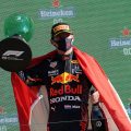 Max Verstappen站在领奖台上。荷兰2021年9月。