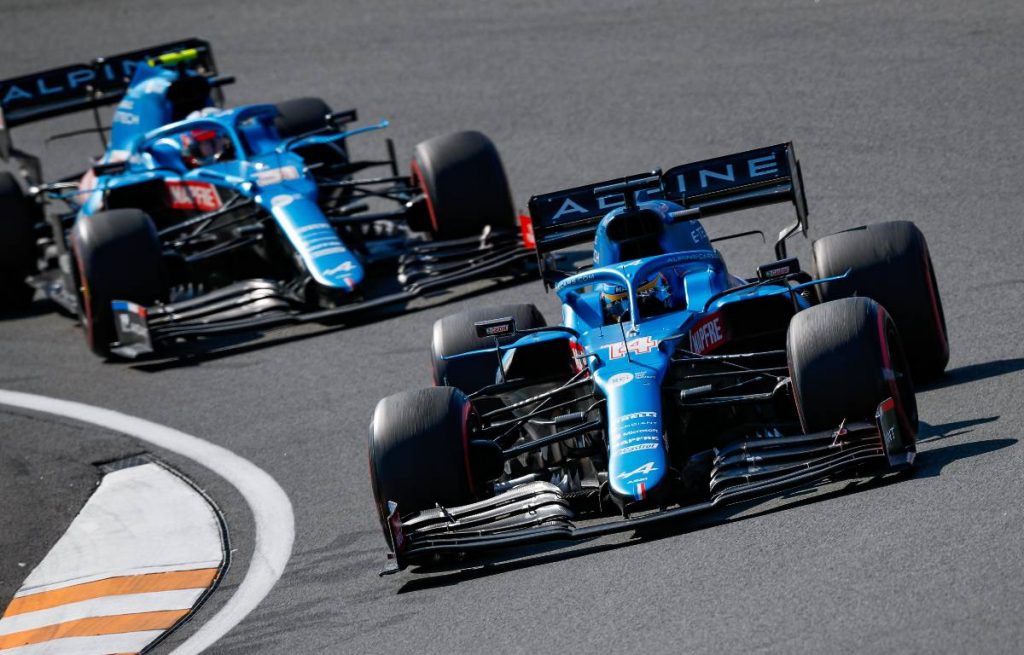 Fernando Alonso and Esteban Ocon, Alpine, battle at the Dutch GP. September 2021.