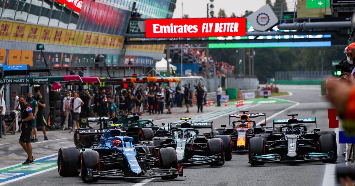 在Monza Pit车道中形成的交通拥堵。意大利2021年9月