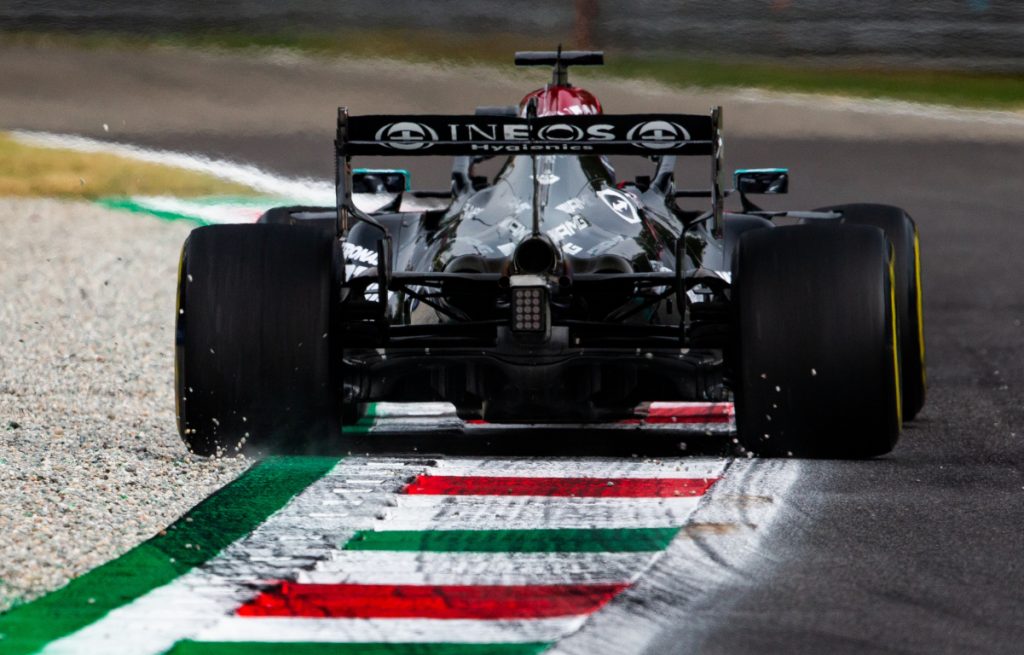 Lewis Hamilton kicks up gravel. Italy September 2021.