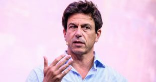 Toto Wolff talking during a panel event. Munich September 2021.