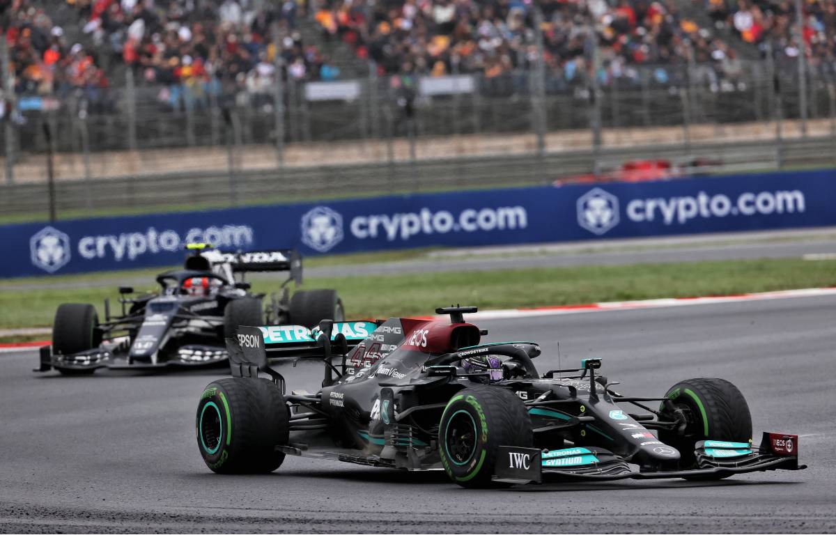 Lewis Hamilton ahead of AlphaTauri during the Turkish GP. Istanbul October 2021.