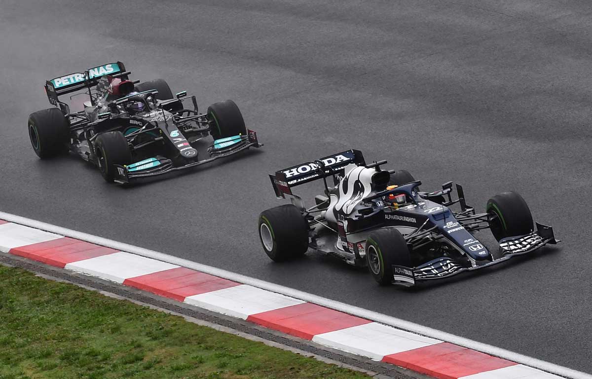 Yuki Tsunoda defends against Lewis Hamilton. Turkey October 2021.