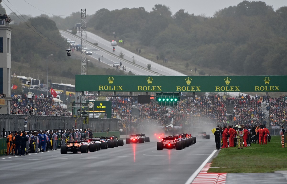 Light goes green for the Turkish GP formation lap. October 2021.