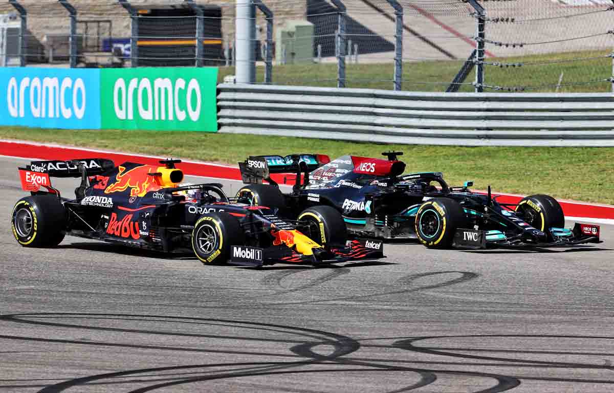 Max Verstappen and Lewis Hamilton at Turn 1. United States GP October 2021.