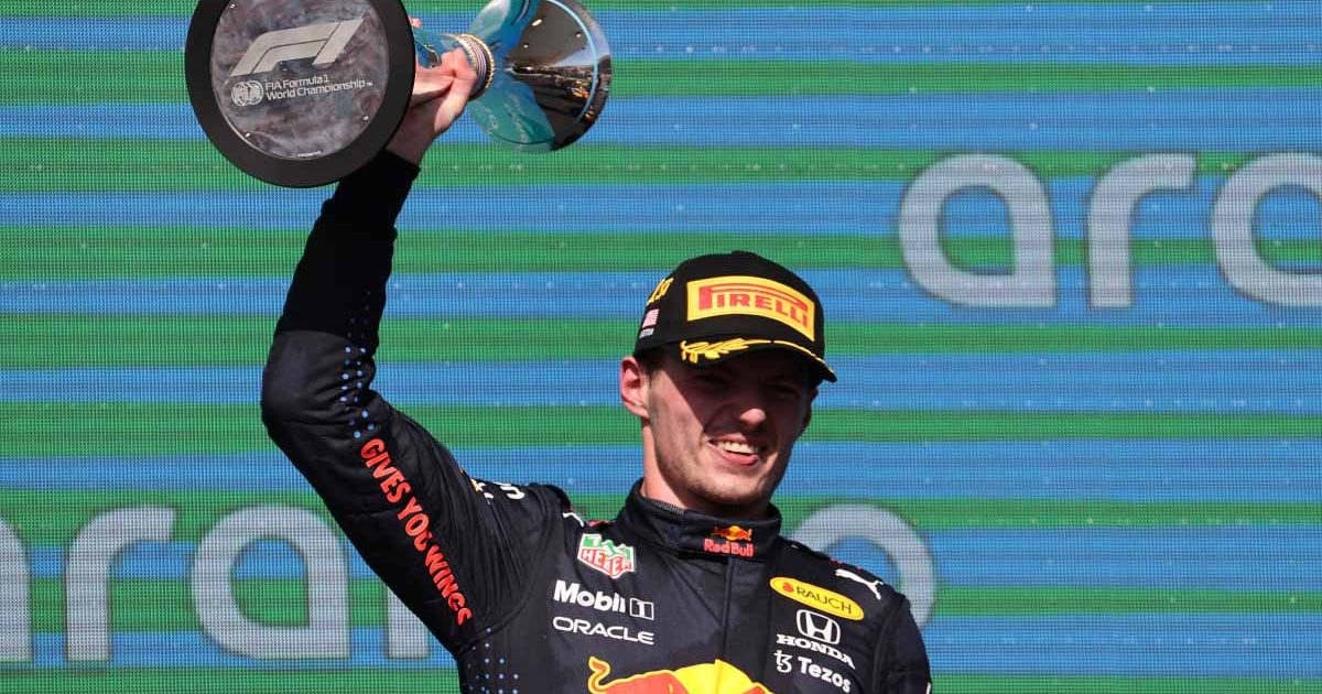 Max Verstappen站在美国大奖赛的领奖台上。2021年10月奥斯汀。