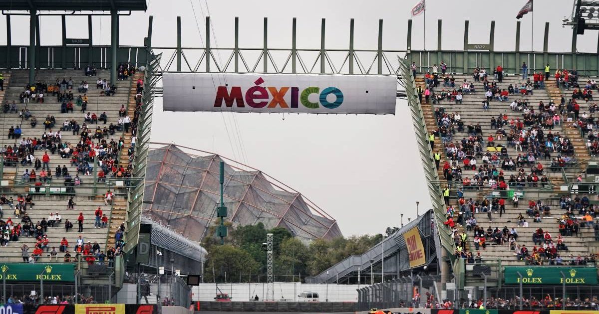 Alex Albon的红牛在墨西哥大奖赛的练习赛中。墨西哥城2019年10月。