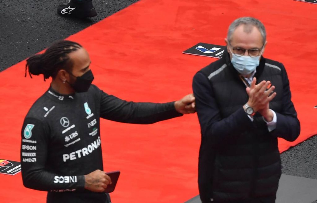 Stefano Domenicali next to Lewis Hamilton at the Turkish GP. Istanbul October 2021.