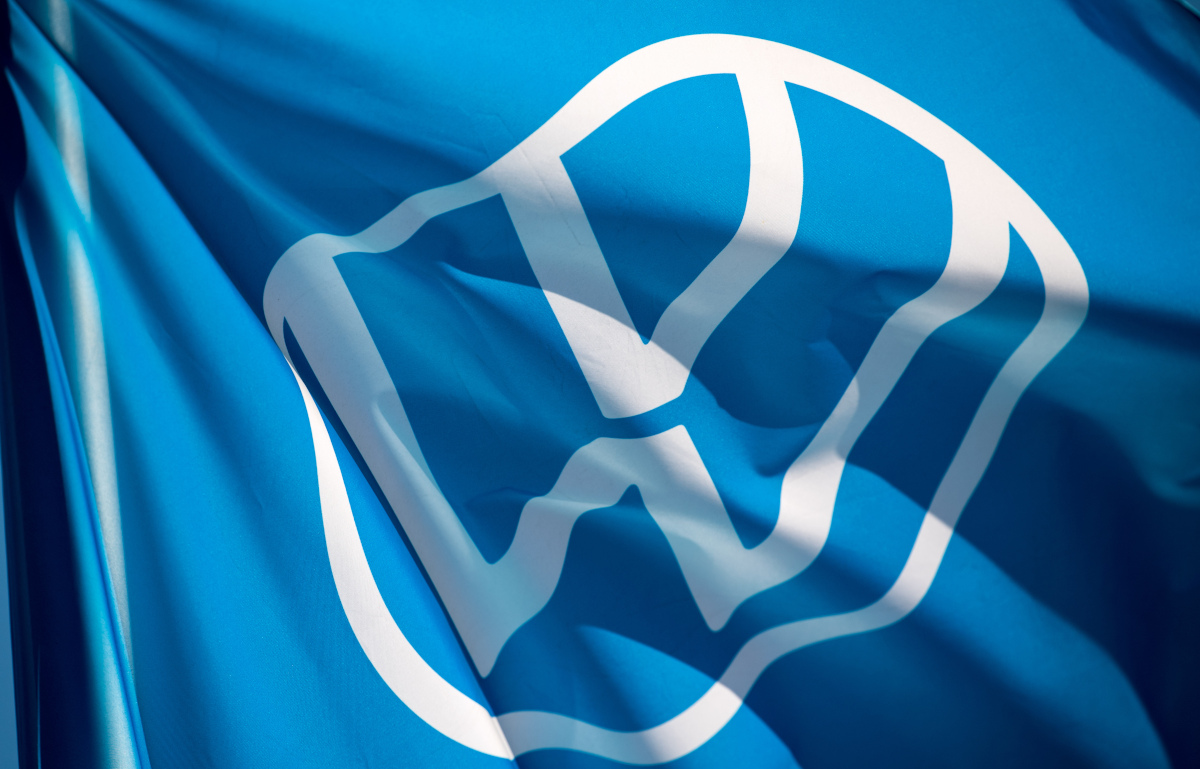 Volkswagen flag. Zwickau April 2020