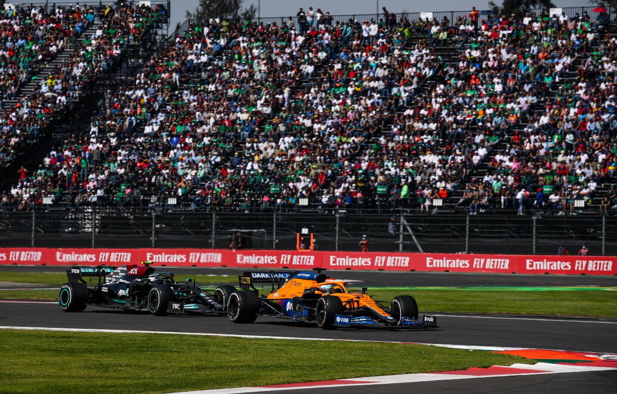 Valtteri Bottas trying to pass Daniel Ricciardo. Mexico November 2021