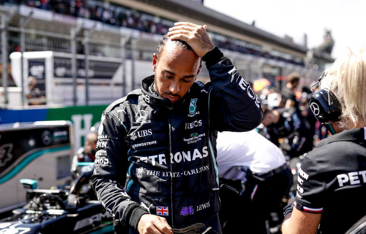 Lewis Hamilton, Mercedes, with his hand to his head. Mexico, November 2021.