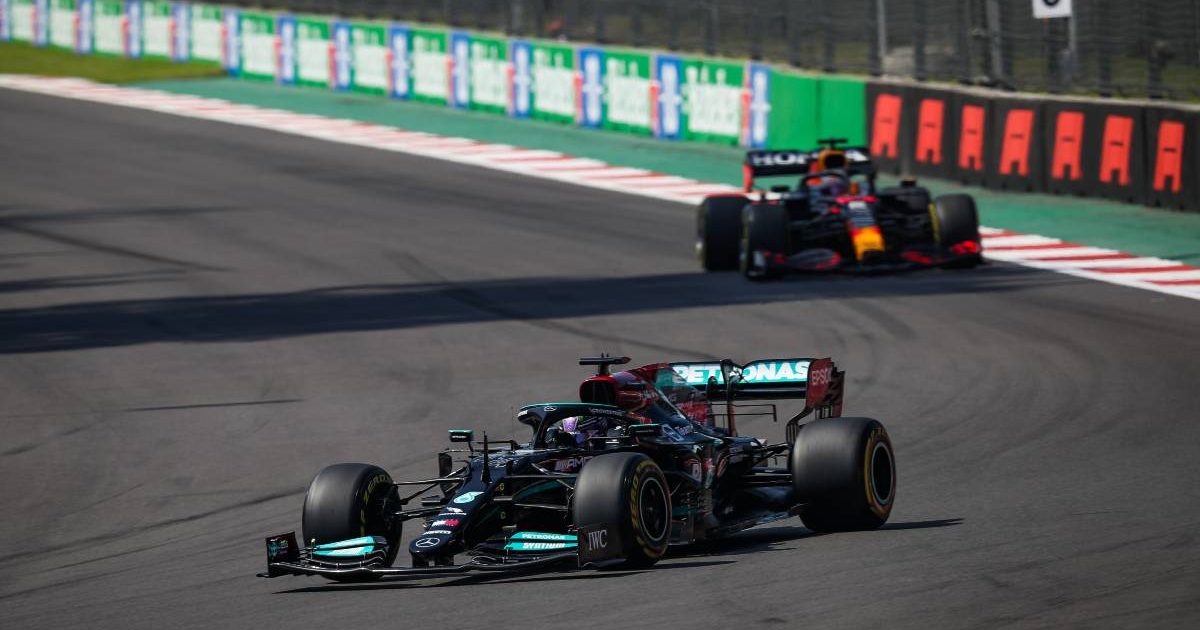Lewis Hamilton ahead of a Red Bull during the Mexican GP. Mexico City November 2021.