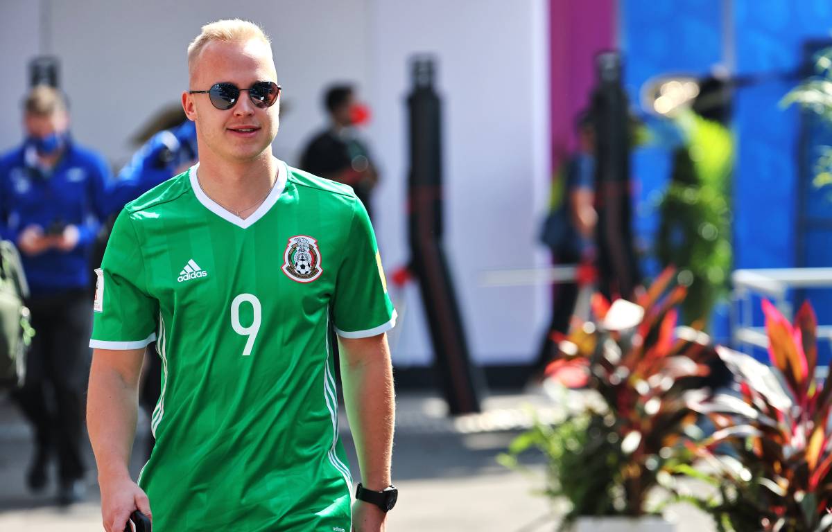 Nikita Mazepin wearing a Mexico football shirt. Mexico City November 2021.