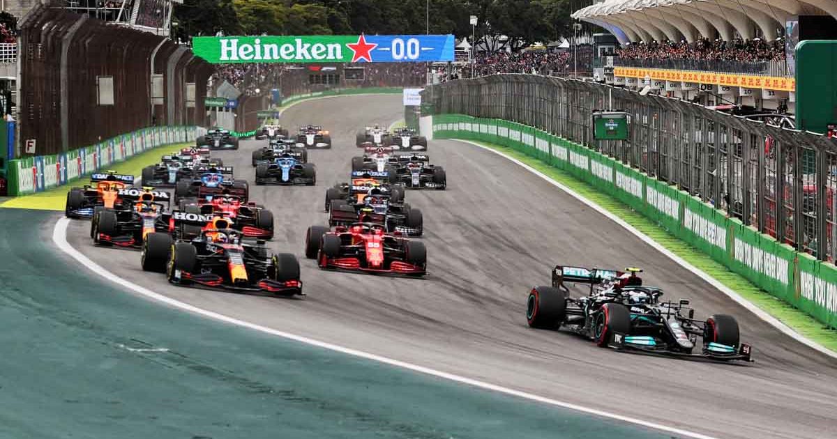 Valtteri Bottas takes the lead at the start of the sprint. Formula 1 Sao Paulo November 2021.