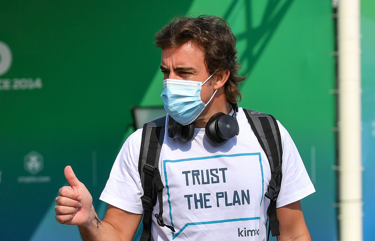 Fernando Alonso trust the plan tshirt. Qatar November 2021
