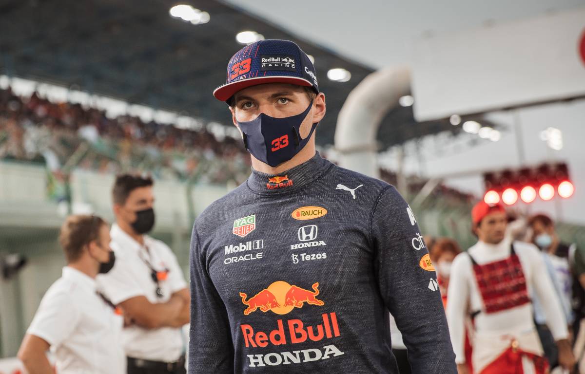 Max Verstappen，红牛，看起来很严肃。卡塔尔，2021年11月。