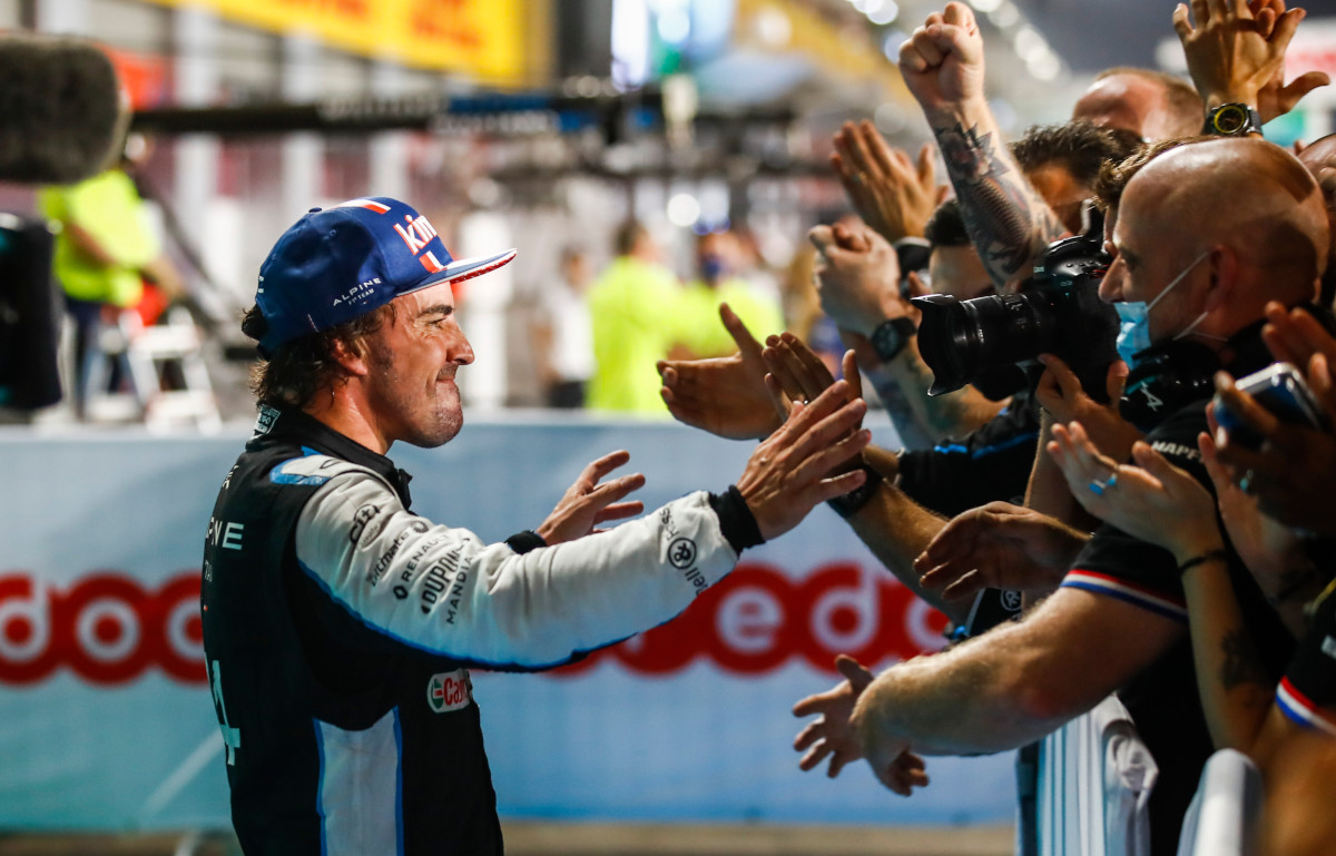 Fernando Alonso celebrates with the Alpine team. Qatar November 2021
