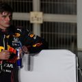 Max Verstappen喝着红牛罐头。卡塔尔2021年11月