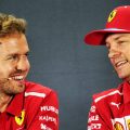 塞巴斯蒂安·维特尔（Sebastian Vettel）和基米·莱科宁（Kimi Raikkonen）在新闻发布会上微笑着。Yas Marina 2018年11月。