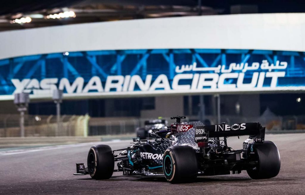 Lewis Hamilton round Turn 8. Abu Dhabi December 2020.